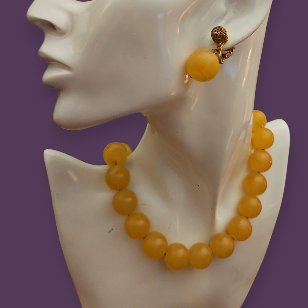 Vtg MCM Chunky Frosted Yellow Lucite Beaded Necklace and Clip-on Earring Set
